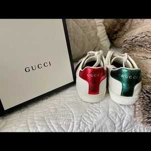 GUCCI ACE SNEAKERS WITH BEE
